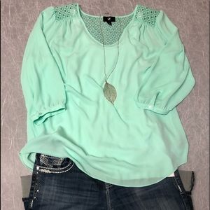 iZ Byer Flowy Top 3/4 sleeve in Mint size 1X